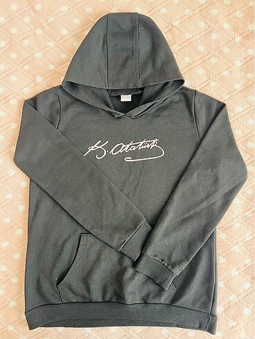 LC Waikiki Uzunkollu atatürk imzalı sweatshirt
