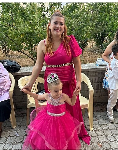 Hi barbie!. Tek omuz drapeli fuşya abiye