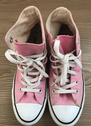 Pembe Converse