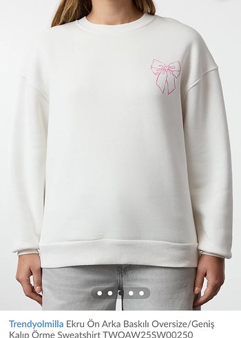 Trendyolmilla Ekru Oversize Sweatshirt