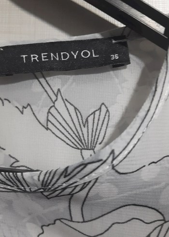 36 Beden gri Renk Gri Çiçek Desenli Kısa Kollu Fırfırlı Bluz