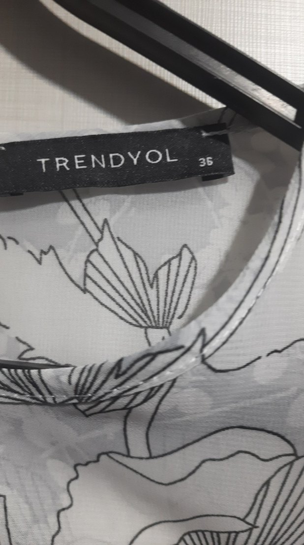 Gri Çiçek Desenli Kısa Kollu Fırfırlı Bluz - Görsel 4