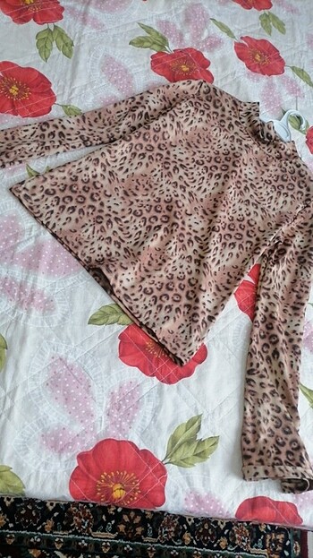 Leoparlı desenli bluz 