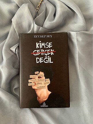 Kimse Gerçek değil