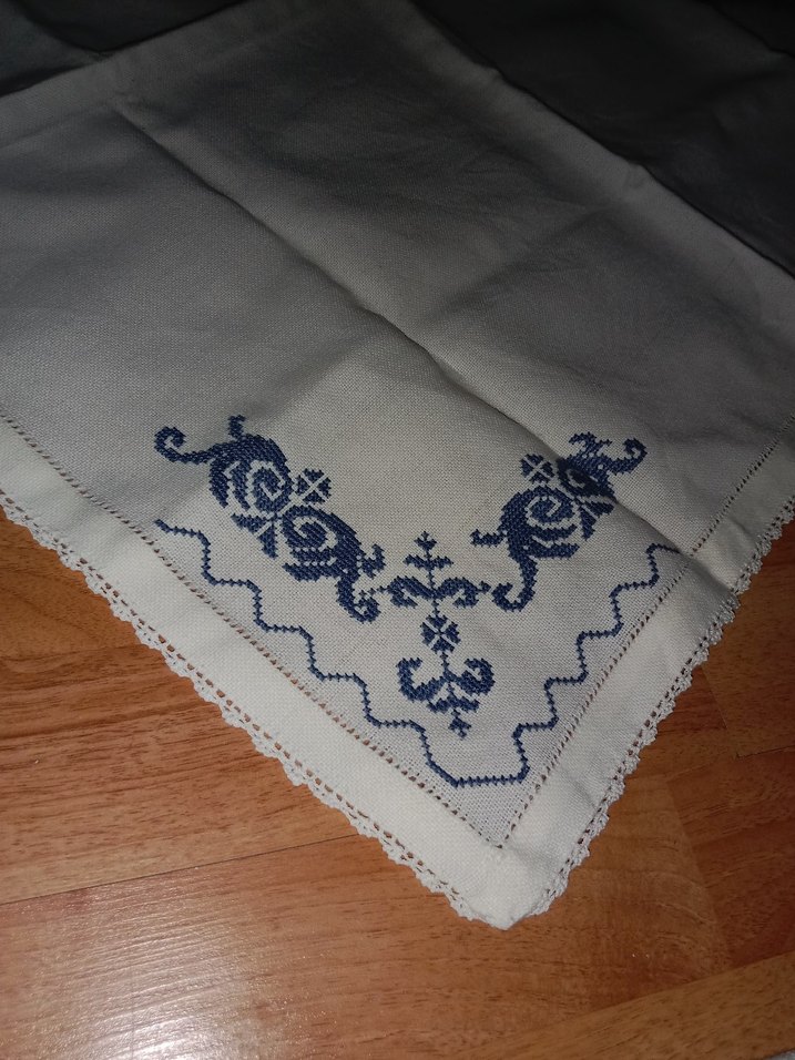 Nakışlı Beyaz Masa Örtüsü - Görsel 2