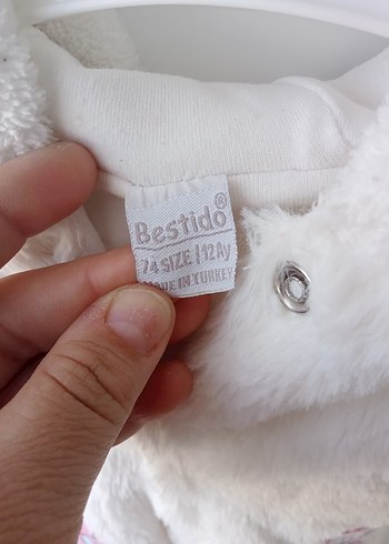 Beyaz Kapüşonlu Nakışlı Bebek Tulumu - Görsel 5