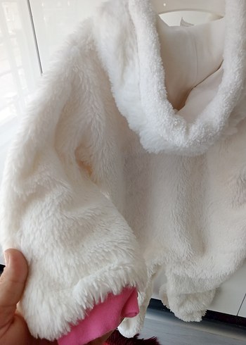 Beyaz Kapüşonlu Nakışlı Bebek Tulumu - Görsel 3