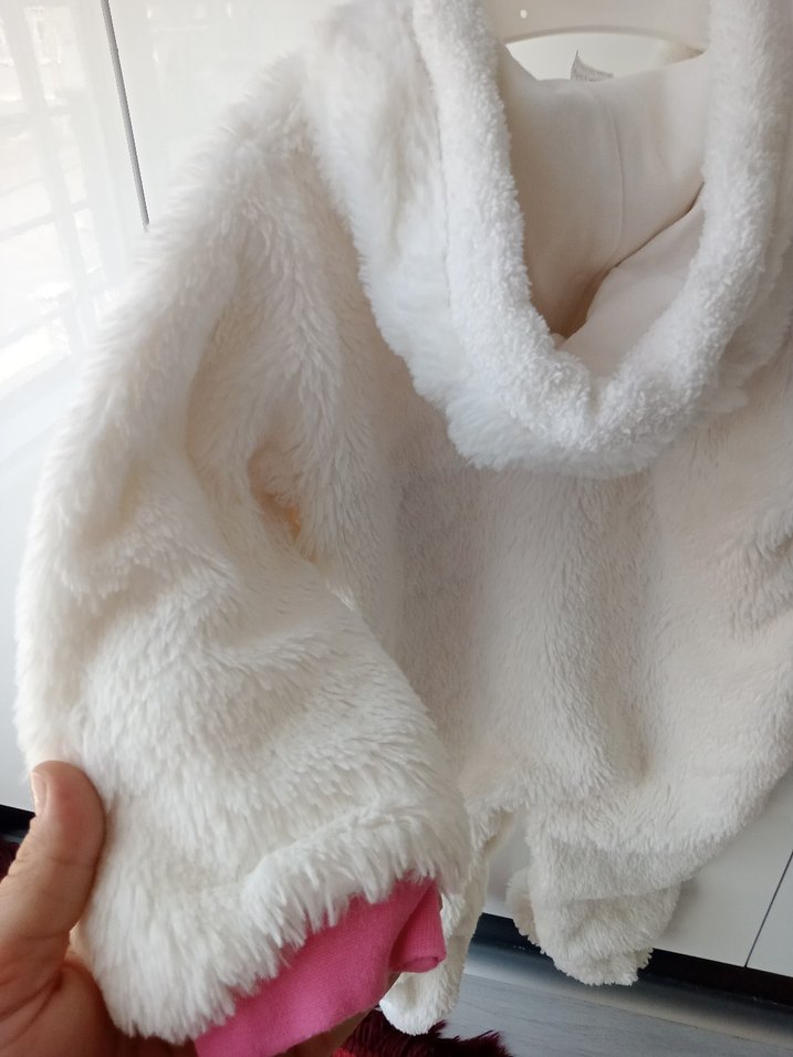 Beyaz Kapüşonlu Nakışlı Bebek Tulumu - Görsel 3