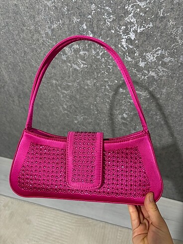 Pembe çanta