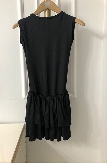 Zara Sıfır kol fır fır etek elbise
