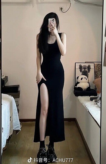 Kore stil yırtmaçlı elbise