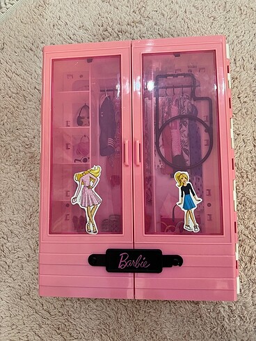 Barbie dolabı