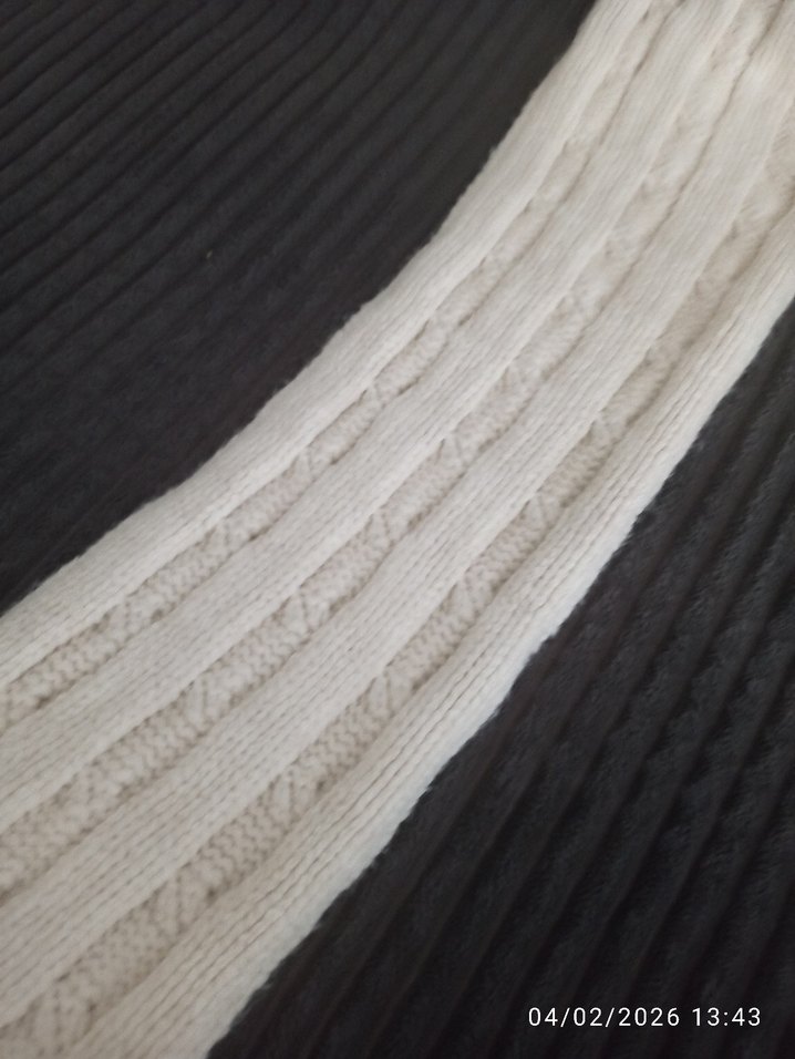 Kadın Beyaz Gri Örgü Yün Atkı - Görsel 3