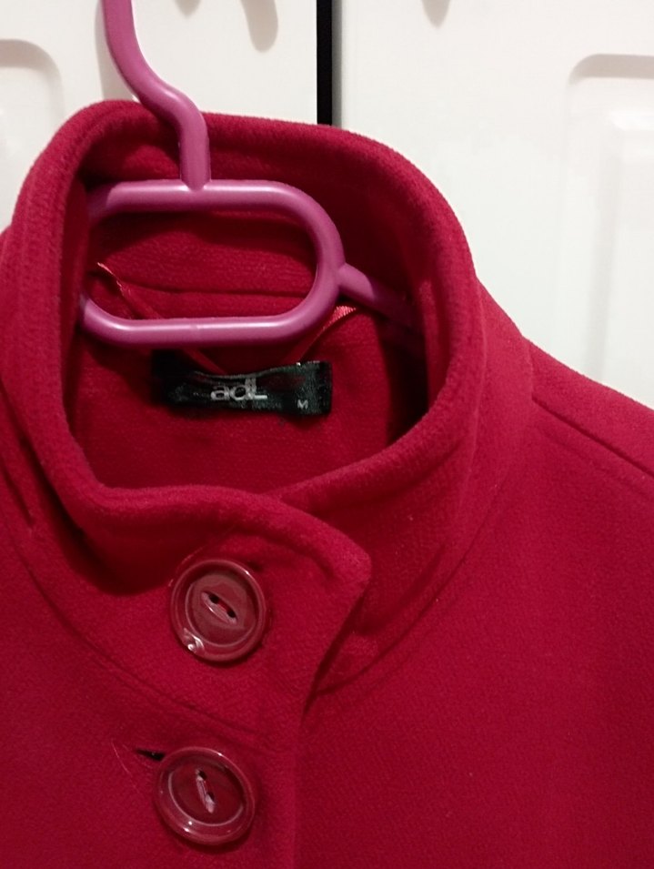 Kırmızı Düğmeli Kadın Kaban - Görsel 5