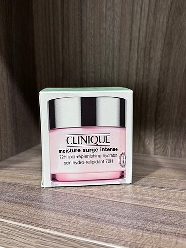 Clinique Moisture Surge