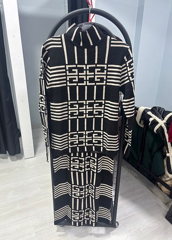 Siyah Ekose Desenli etekli Triko takım - Görsel 4