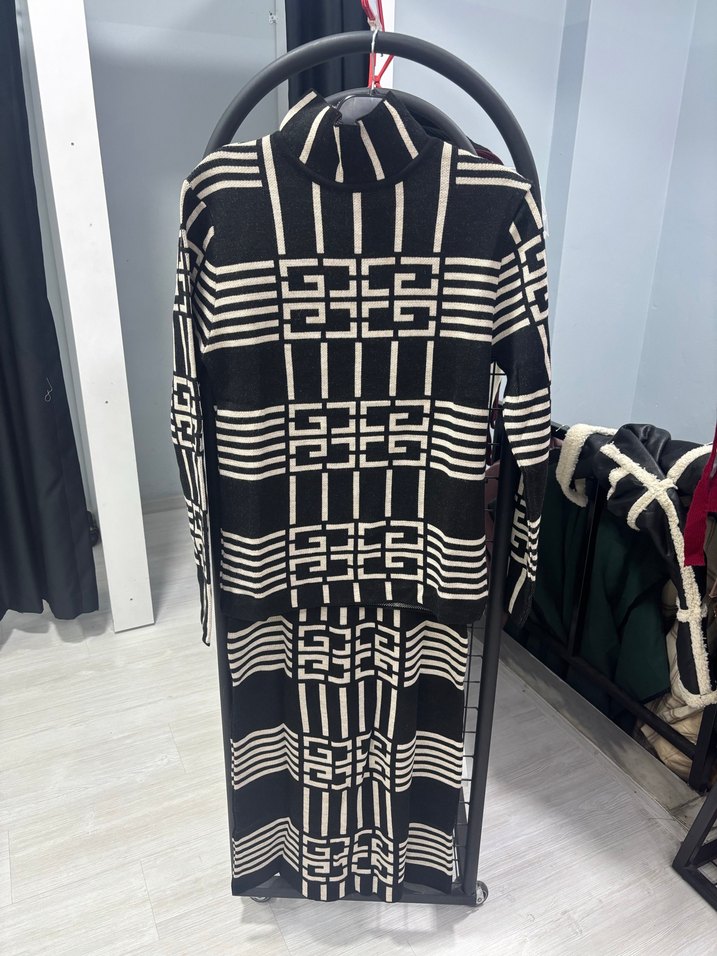 Siyah Ekose Desenli etekli Triko takım - Görsel 4