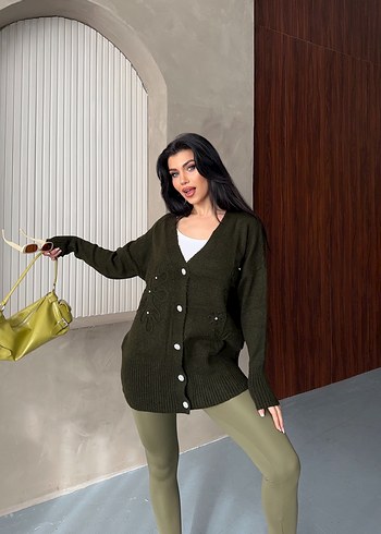 Süzene ve taşlı kristal düğmeli triko hırka - Görsel 4