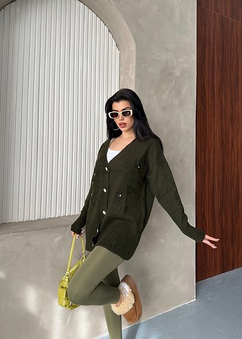 Süzene ve taşlı kristal düğmeli triko hırka - Görsel 2