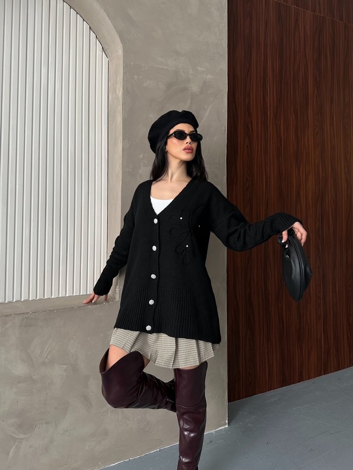 Süzene ve taşlı kristal düğmeli triko hırka - Görsel 4