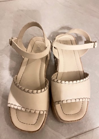 Zara Ekru Deri Sandalet