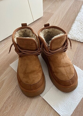 Ugg UUG bot