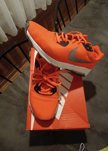 Nike Turuncu Bağcıklı Spor Ayakkabı