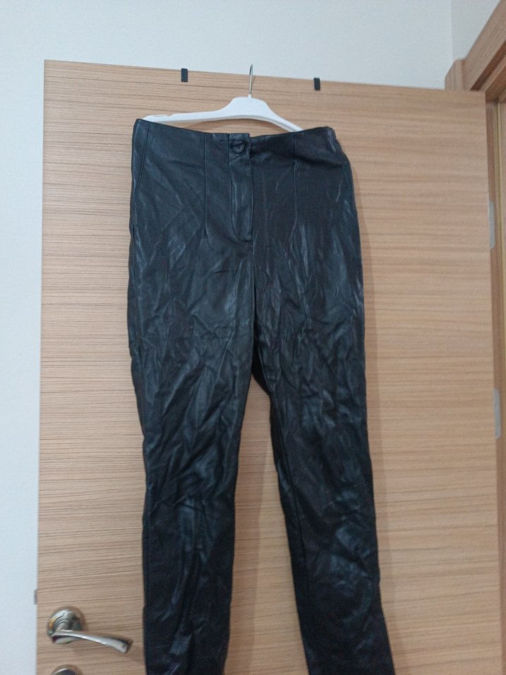 Siyah Kemerli Kadın derı Pantolon - Görsel 2