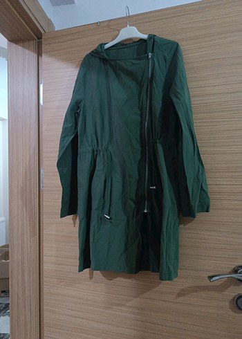 Uzun Koyu Yeşil Fermuarlı Kadın Yağmurluk - Görsel 2
