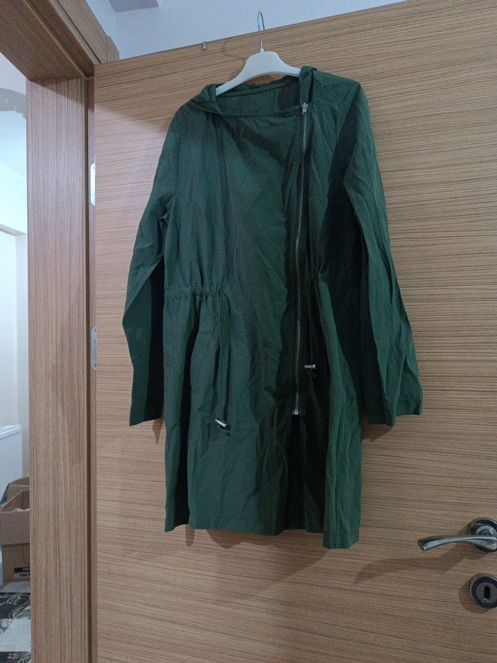 Uzun Koyu Yeşil Fermuarlı Kadın Yağmurluk - Görsel 2
