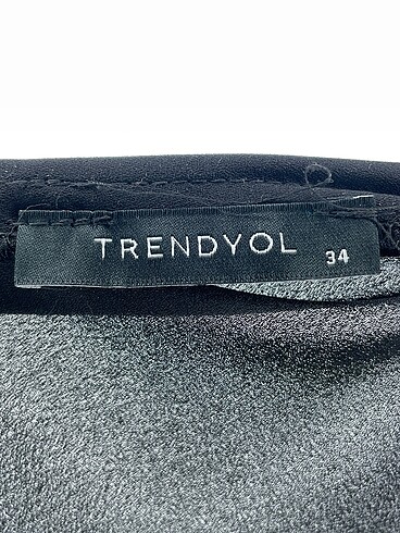 34 Beden siyah Renk Trendyol & Milla Bluz %70 İndirimli.