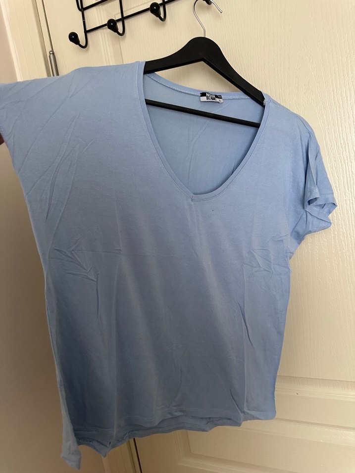 Mavi V Yaka Keten Kadın Tişört - Görsel 3