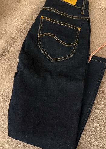 Lee 28