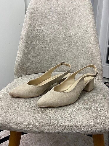 Lal shoes babet