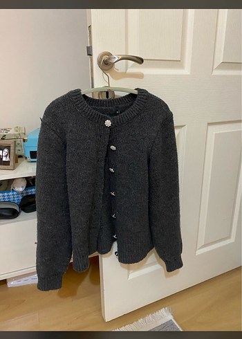 Düğmeli Gri Normal Boy Kadın Hırka - Görsel 2