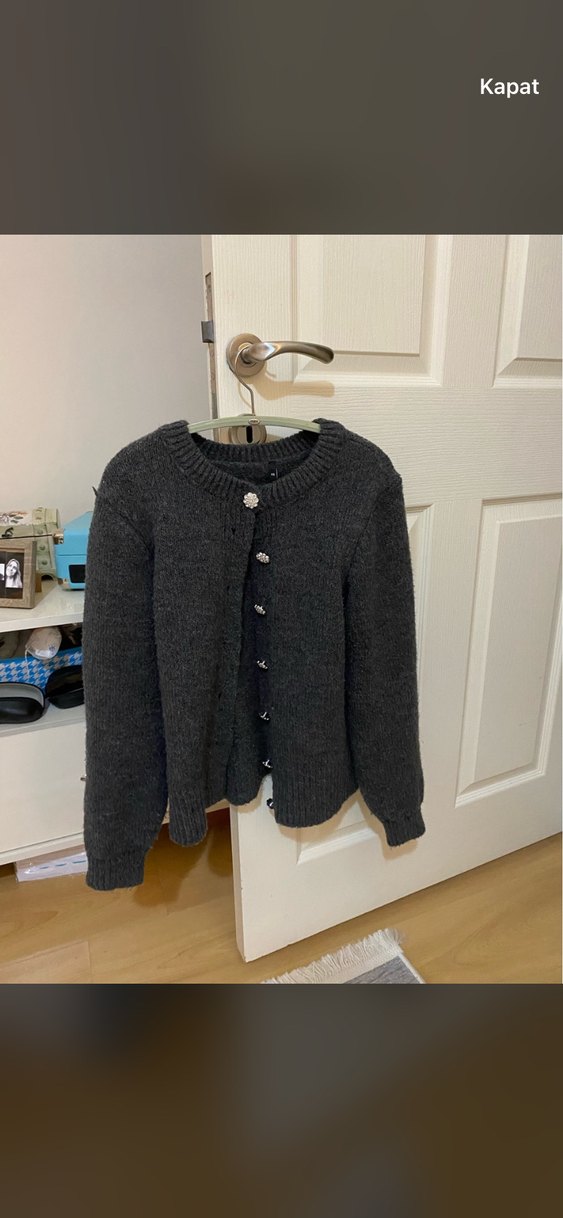 Düğmeli Gri Normal Boy Kadın Hırka - Görsel 2