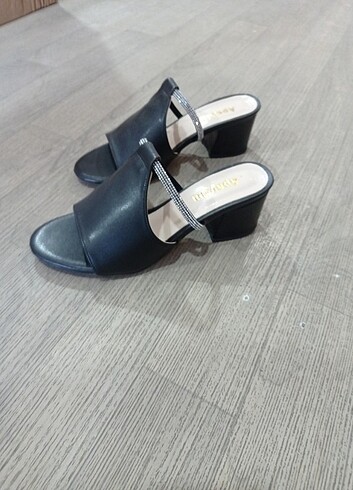 Diğer Bayan topuklu terlik sandalet modelleri 