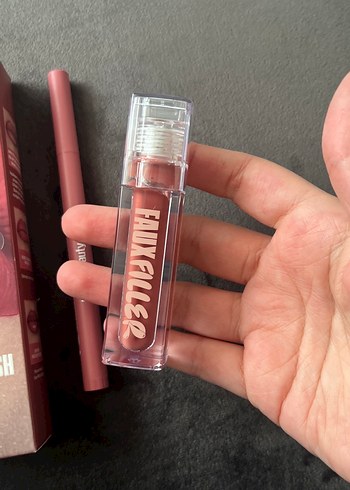 Huda Beauty Makeup lip set  bombshell - Görsel 5