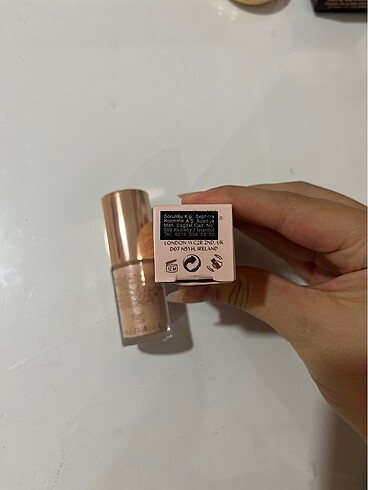 Beden Charlotte tılbury hollywood flawless fılter glow fondöten