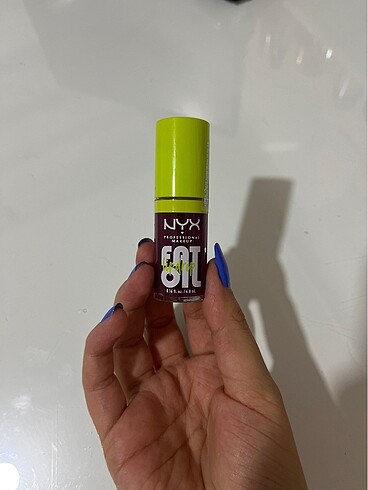 Nyx fat oil thats chic rengi