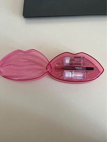  Beden Huda beauty lip set