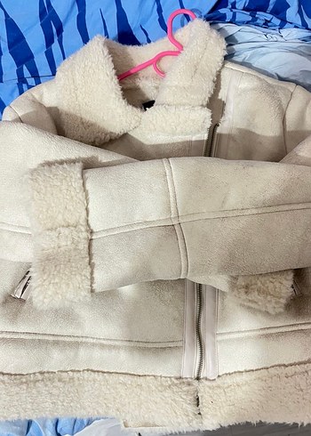 Diğer Beyaz Peluş Detaylı Kısa Kadın Ceket