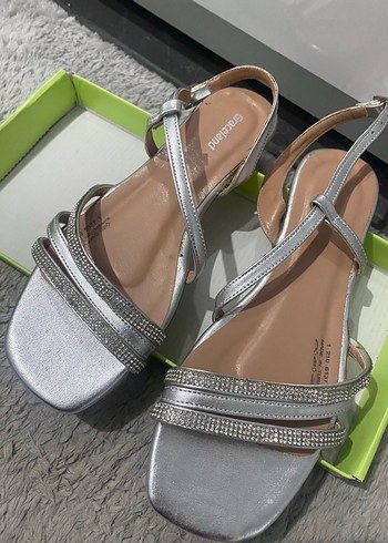 Gri Kadın  Bilekten Tokalı sandalet - Görsel 3