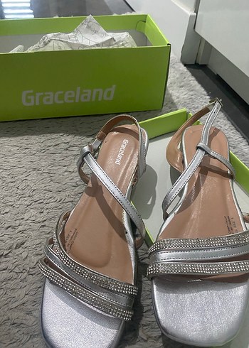 Gri Kadın  Bilekten Tokalı sandalet - Görsel 4