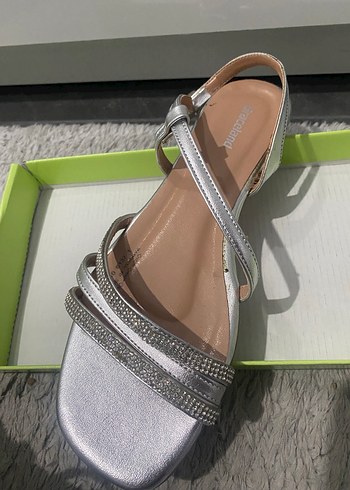 Gri Kadın  Bilekten Tokalı sandalet - Görsel 2