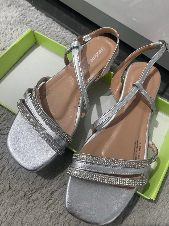 Gri Kadın  Bilekten Tokalı sandalet - Görsel 3