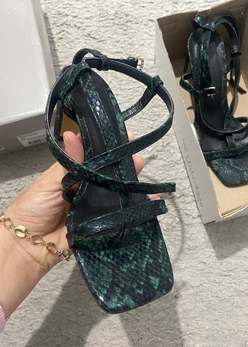 Yeşil Yılan Desenli Topuklu Kadın Sandalet - Görsel 3