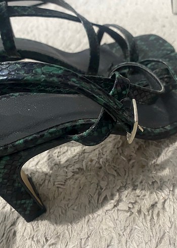 Yeşil Yılan Desenli Topuklu Kadın Sandalet - Görsel 5