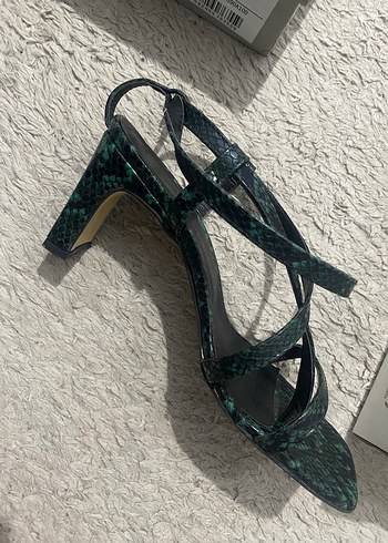 Yeşil Yılan Desenli Topuklu Kadın Sandalet - Görsel 2