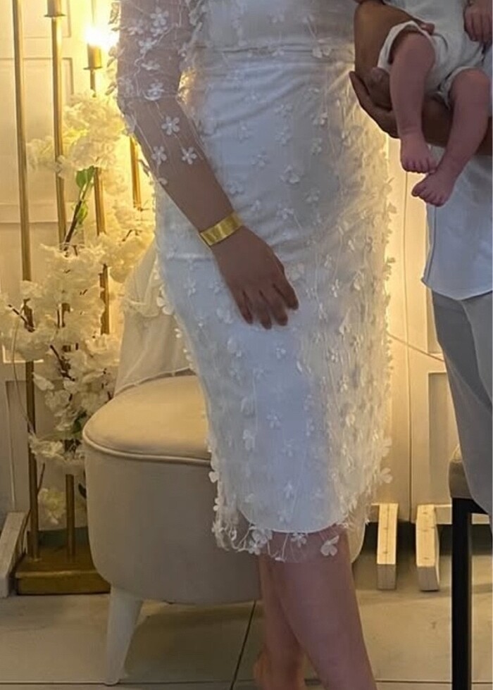 Beyaz çiçekli elbise - Görsel 4